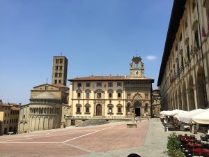 Arezzo Piazza Grande Von Andrewrabbott - Eigenes Werk, CC-BY-SA 4.0,